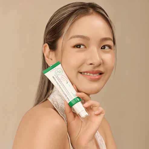 Axis-Y Dark Spot Correcting Glow Serum texture showing lightweight glow-boosting serum